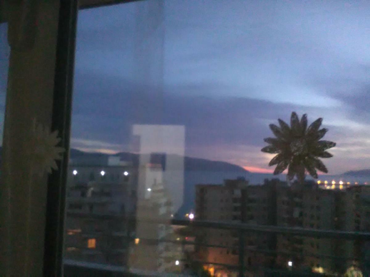Lindita'S Seaview Appartment Vlorë Exterior foto